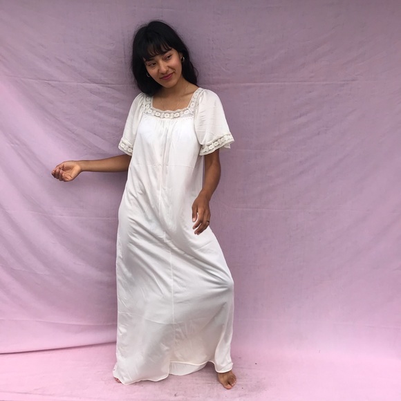 Adorable long Robe - Picture 4 of 8